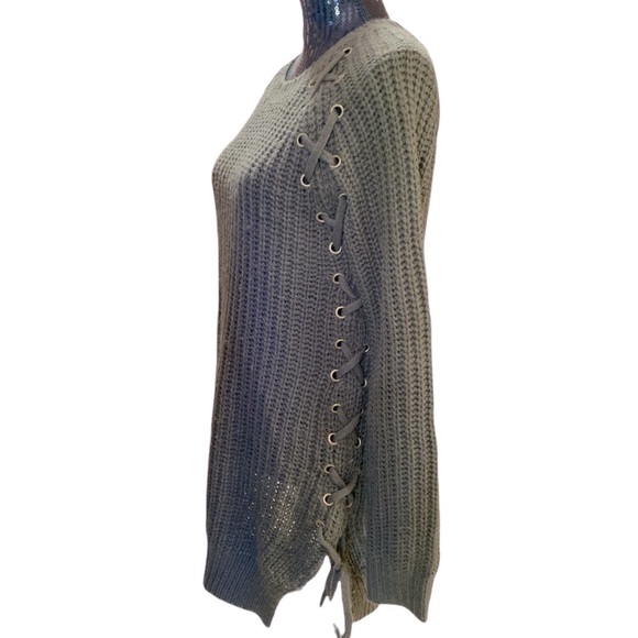 Hera Collection Sweaters - 🔴 3/$10 Hera collection sweater
